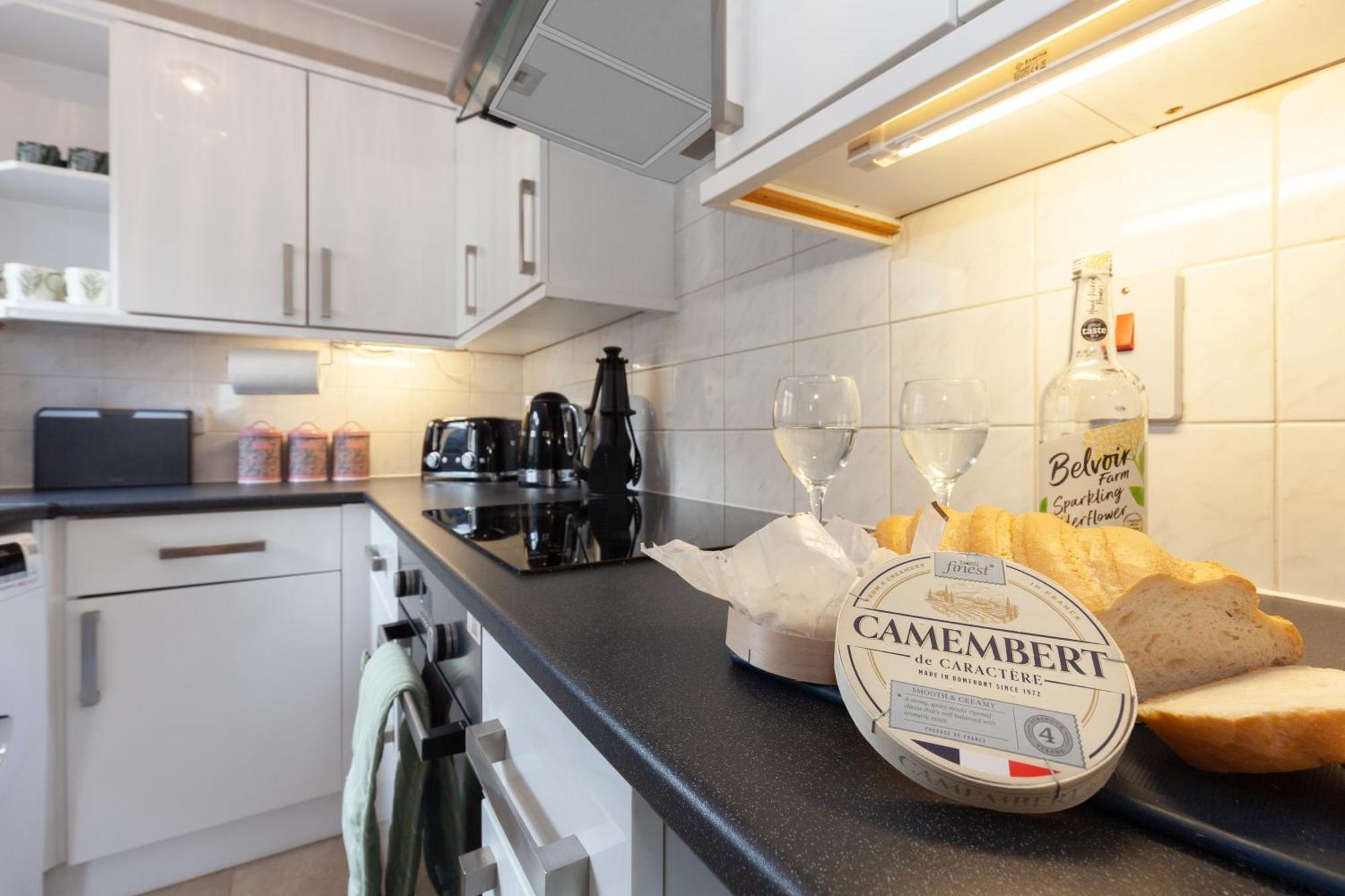 A Gem Nestled In The Heart Of Oxford With Parking! 아파트 외부 사진