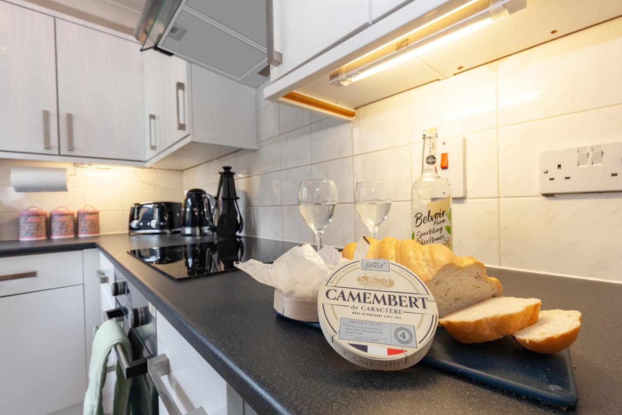 A Gem Nestled In The Heart Of Oxford With Parking! 아파트 외부 사진