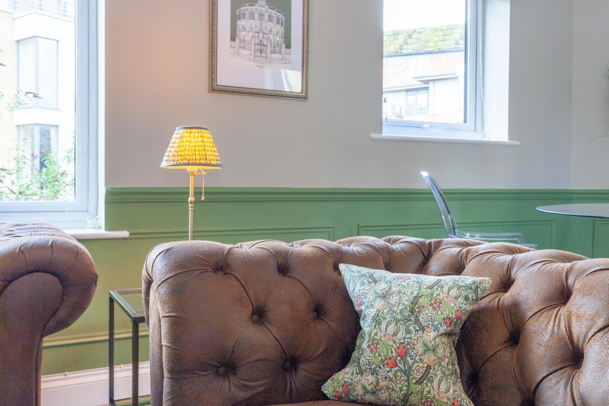 A Gem Nestled In The Heart Of Oxford With Parking! 아파트 외부 사진