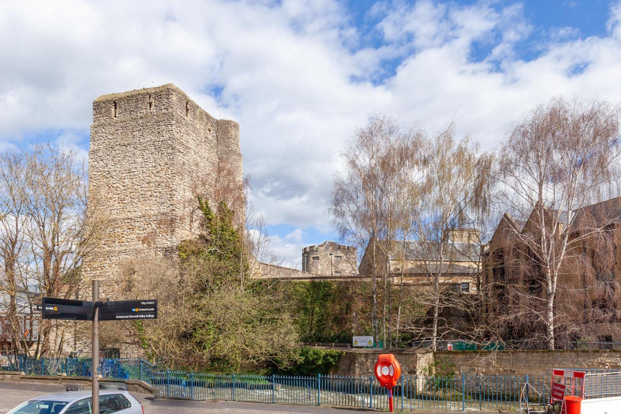 A Gem Nestled In The Heart Of Oxford With Parking! 아파트 외부 사진