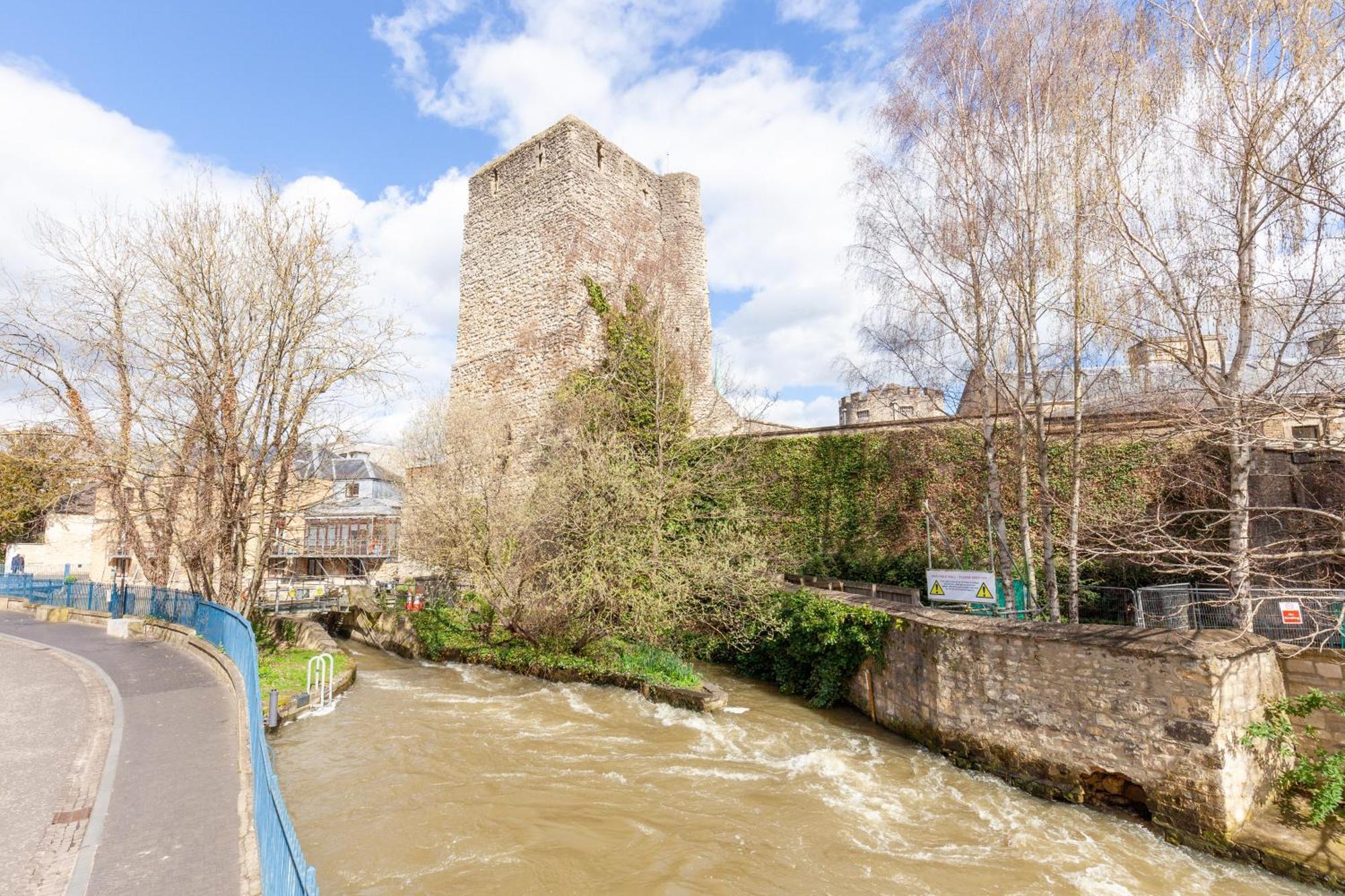 A Gem Nestled In The Heart Of Oxford With Parking! 아파트 외부 사진