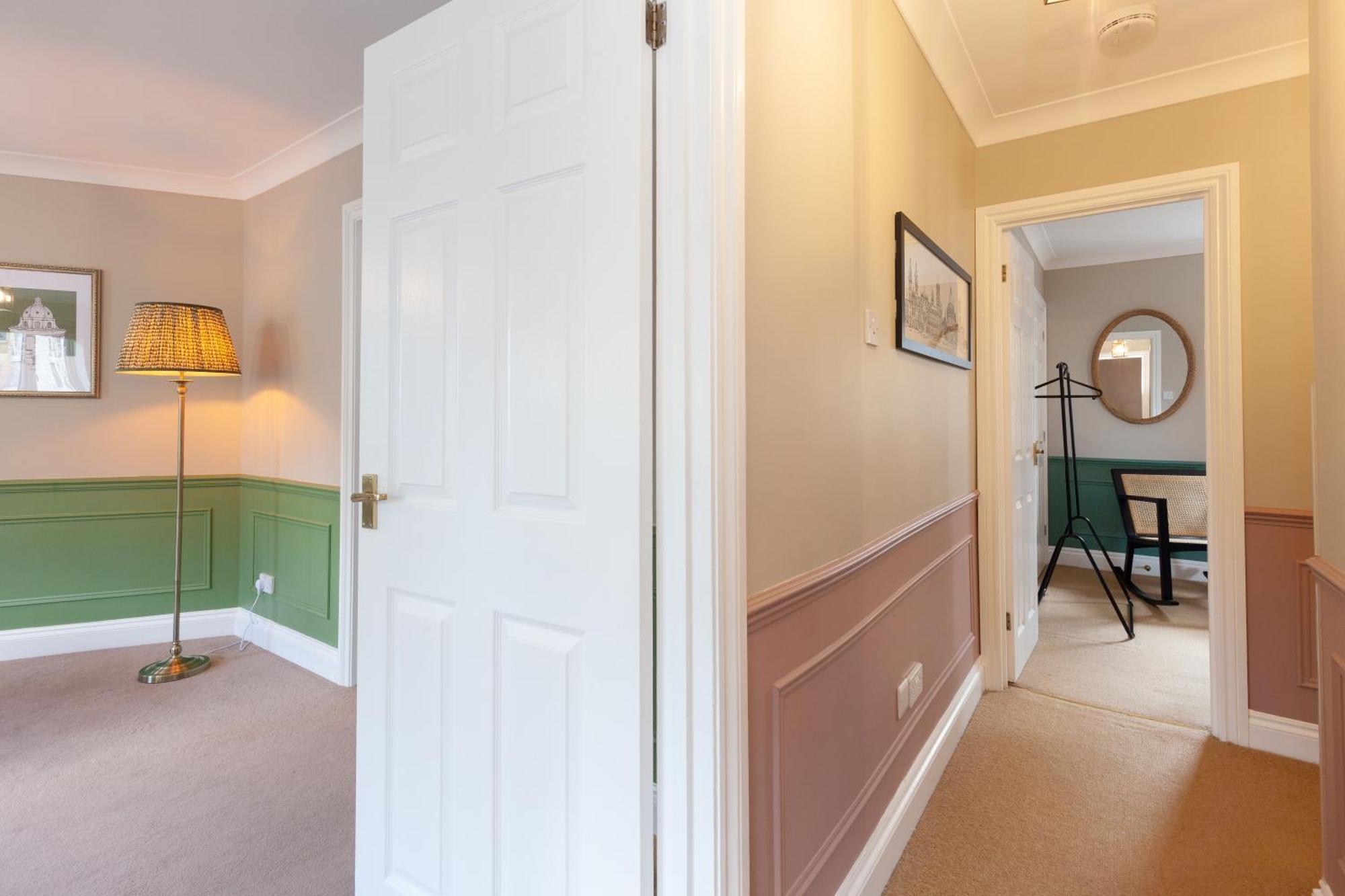A Gem Nestled In The Heart Of Oxford With Parking! 아파트 외부 사진